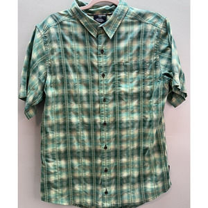 Sherpa Adventure Gear Men Short Sleeve Button Up Shirt Medium Green Plaid UPF 40